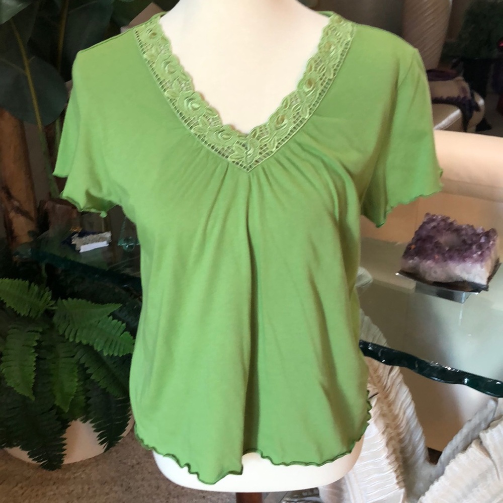 SZ L SHORT SLEEVE TOP. NWOT